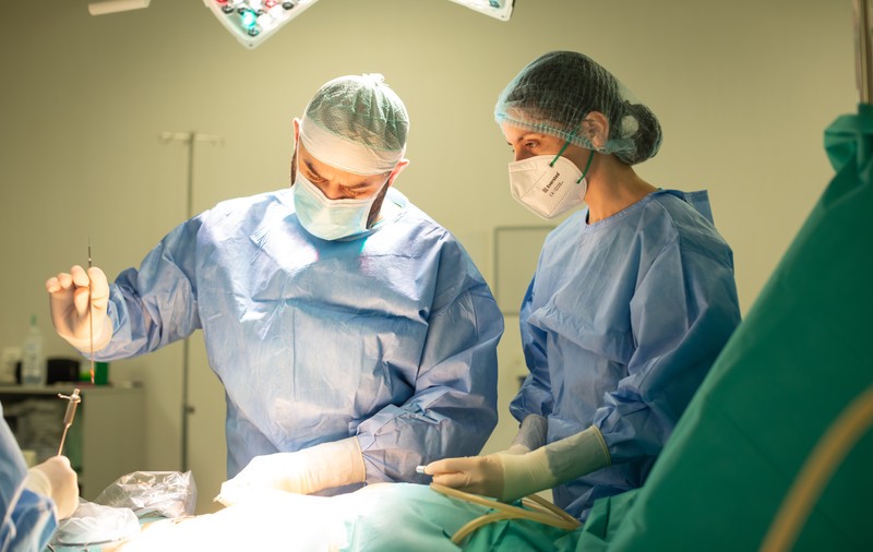 Caz complex de ocluzie de intestin subțire cauzată de endometrioză ileală, operat cu succes în Spitalul Regina Maria Brașov