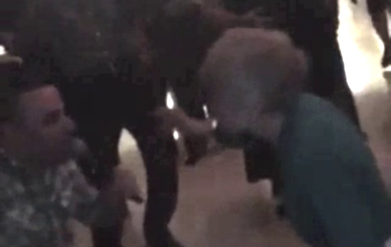 O americancă "SE RUPE ÎN FIGURI" la un concert al lui Liviu Guţă! | VIDEO DEMENŢIAL