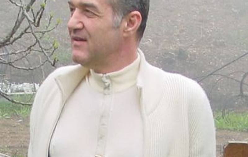 Becali, despre fetele sale: "Nu are voie să le atingă decât cel cu care se vor căsători"