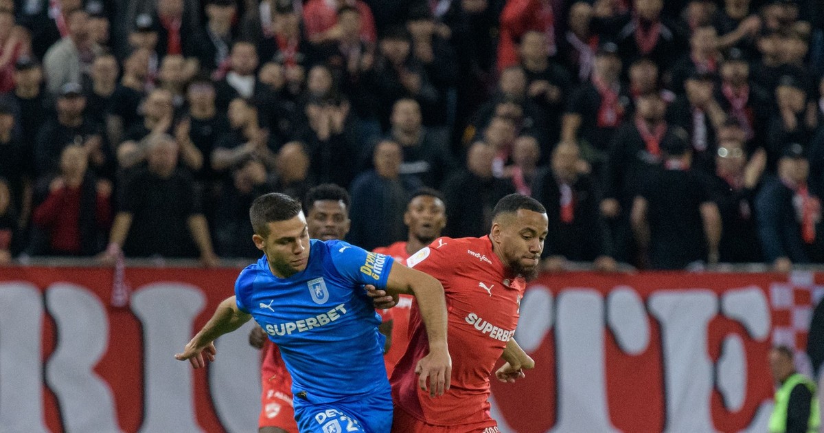 Jucătorul echipei Dinamo București evoluează în meciul din semifinala Cupei României împotriva echipei Universitatea Craiova, pe Arena Națională din București, România, pe 23 aprilie 2026