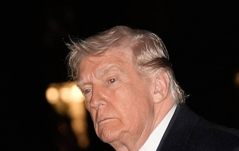 Donald Trump, în cădere liberă în sondaje, a ajuns la recordul negativ al lui Joe Biden: cum îi afectează războiul și portofelul pe americani