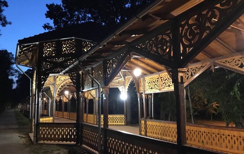 REPORTAJ/ Parcul prin care se plimba Împărăteasa Sissi va fi refăcut din temelii cu bani europeni. Are cea mai lungă alee acoperită din Europa/ FOTO