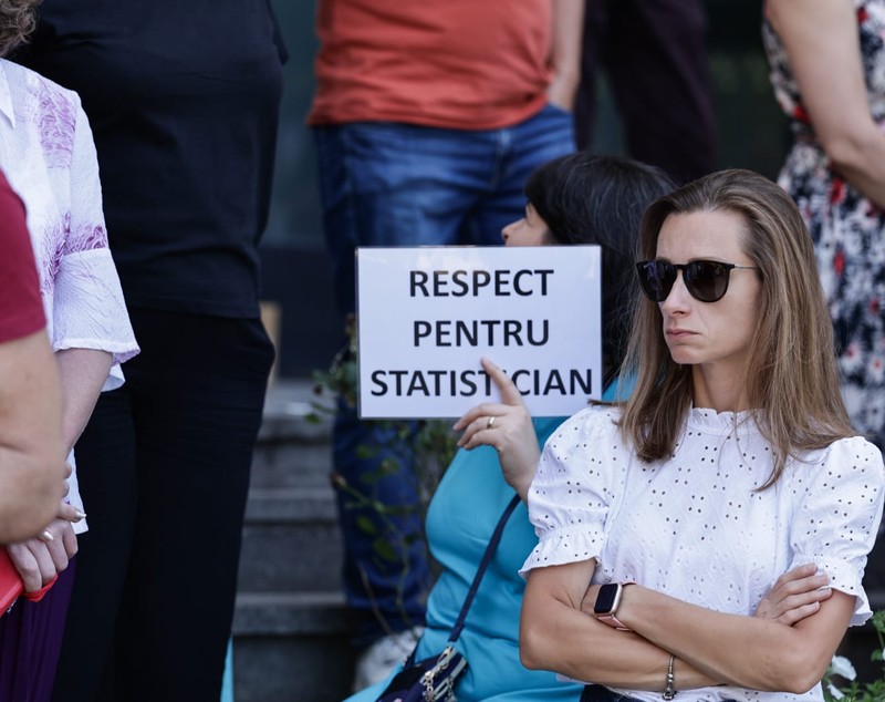 Lista salariilor „nesimțite” a fost afișată la geam de bugetarii nemulțumiți de reducerea sporurilor