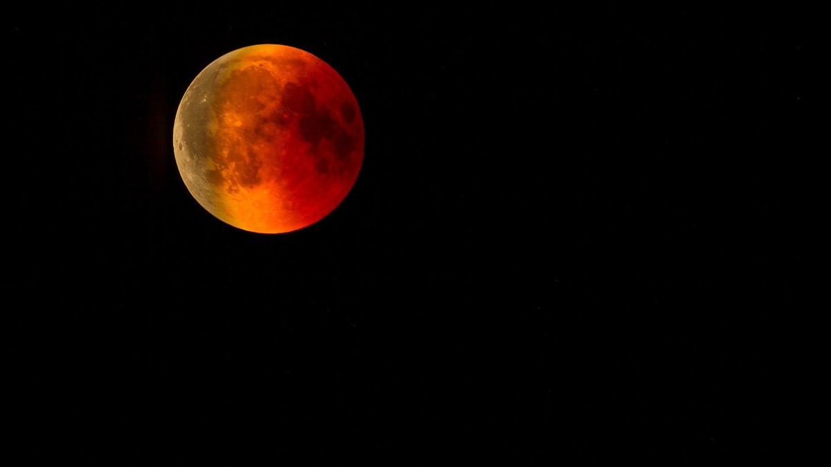 eclipsa luna plina 16 mai 2022 - eclipsa de luna
