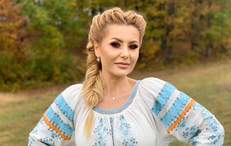 Emilia Ghinescu se reprofilează la 20 de ani de la debutul în muzică. „Mă pregătesc pentru o altă meserie. Vreau să mă angajez”