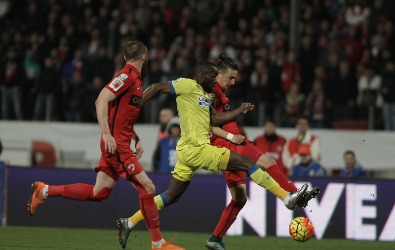 Cupa României, semifinale (tur): Dinamo - Steaua 0-0 ^"Câinii roşii" au cerut două penalty-uri, Stanciu a ţintit bara! / FOTO & VIDEO