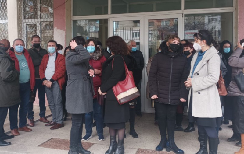 Protest la un liceu din Constanța. Profesorii acuză Inspectoratul că a numit un director care picase concursul pentru post