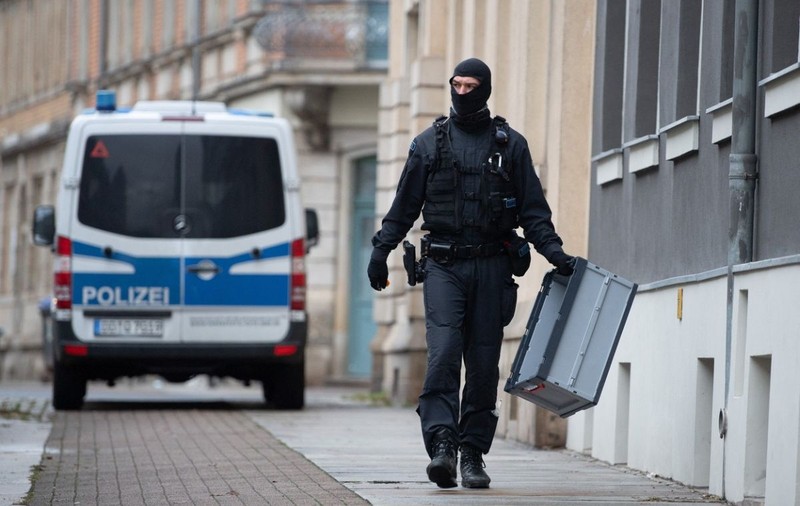 Raid al poliției germane pentru un posibil complot antivaccinist de asasinare a unui înalt oficial