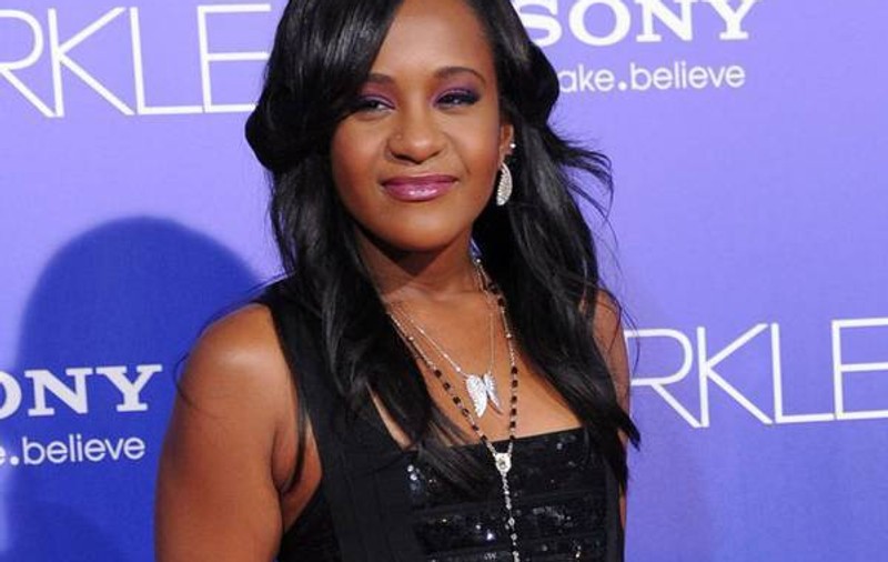 E INCREDIBIL ce puteau face rudele lui Bobbi Kristina în timp ce aceasta se afla în comă