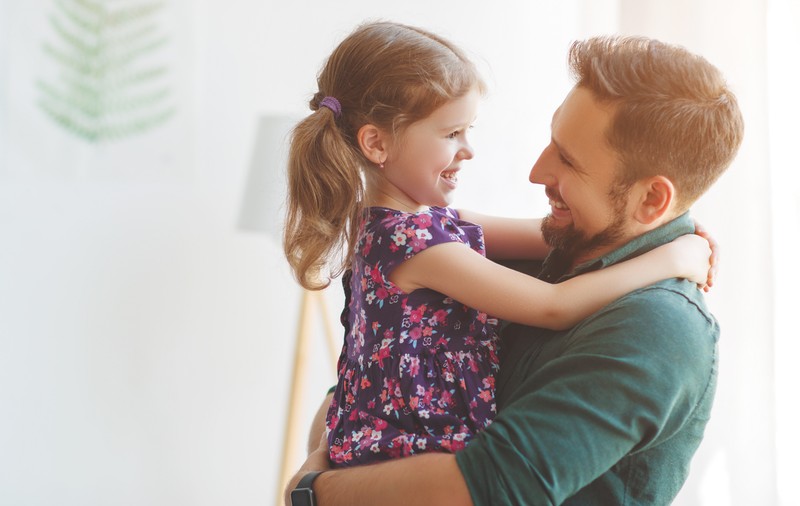 IN A RELATIONSHIP |  Inegalitatea de gen în creșterea copiilor: „Când ești tată de fată, crezi că trebuie să fii tot timpul acolo să o bibilești. Ceea ce este total greșit”