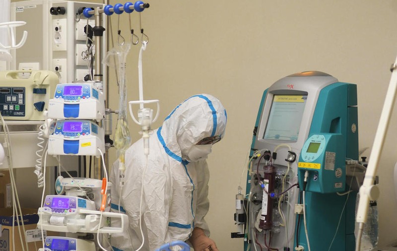Cu ce ne confruntăm, ce fel de virus e acesta care omoară atât de țintit? Jumătate dintre primele 20.000 de decese din Italia sunt bătrâni de peste 80 de ani