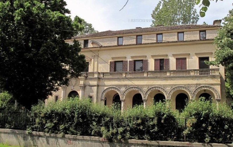 Palat de 6 milioane de euro, scos la vânzare în București