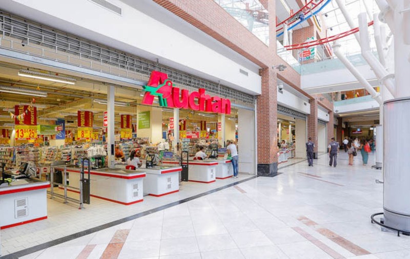 Schimbare importantă pentru un mare hipermarket din București: „Chiar și operatorul Auchan a înțeles asta”. Alte lanțuri fac la fel