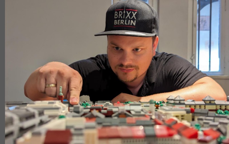 A construit un mini-Berlin din 500.000 de piese Lego: „Mi-a luat aproape 3 luni și am cheltuit 12.000 de euro”