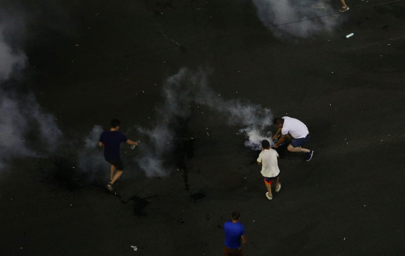 LIVE TEXT/ Mitingul diasporei, în Piața Victoriei. Război total între jandarmi și huligani (FOTO&VIDEO)