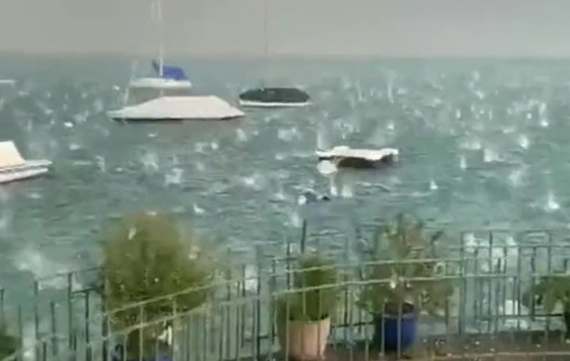 Filmarea virală a furtunii cu grindină care a lovit câteva zeci de minute un lac din Elveția