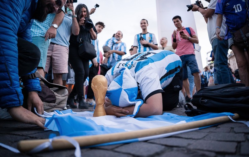 Spectacol pe străzile din Buenos Aires. Fanii s-au adunat în centru și așteaptă trofeul, după 36 de ani