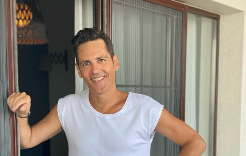 FOTO | Ștefan Bănică jr, surprins pe litoralul bulgăresc. Cum se relaxează în concediu cântărețul