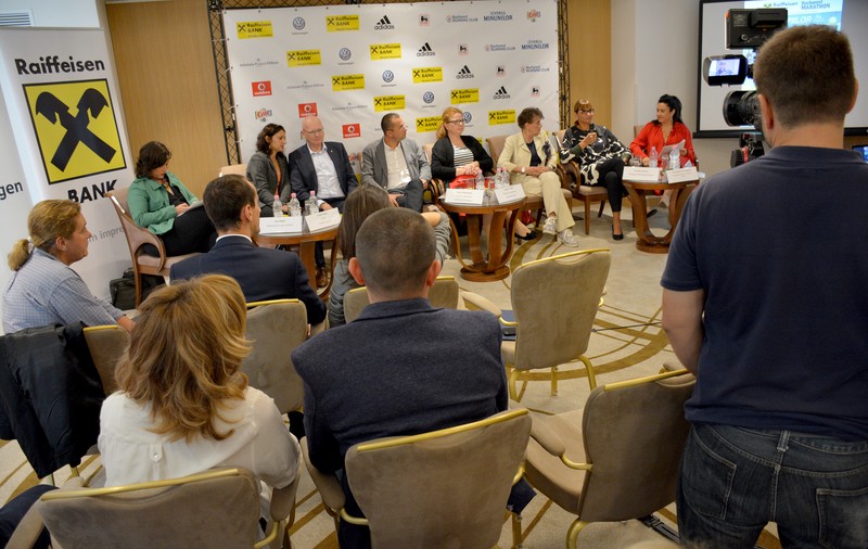 Peste 14.000 de oameni din peste 60 de țări vor lua startul la cea de-a noua ediție a Raiffeisen Bank Maratonul București / GALERIE FOTO