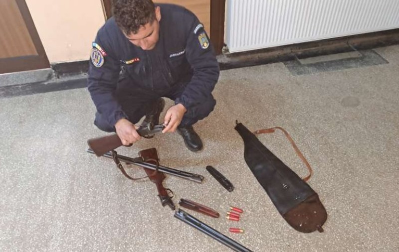 Focuri de armă în curtea unei biserici din Podu Turcului. Doi bărbaţi de 86 şi 78 de ani au vrut să alunge spiritele rele