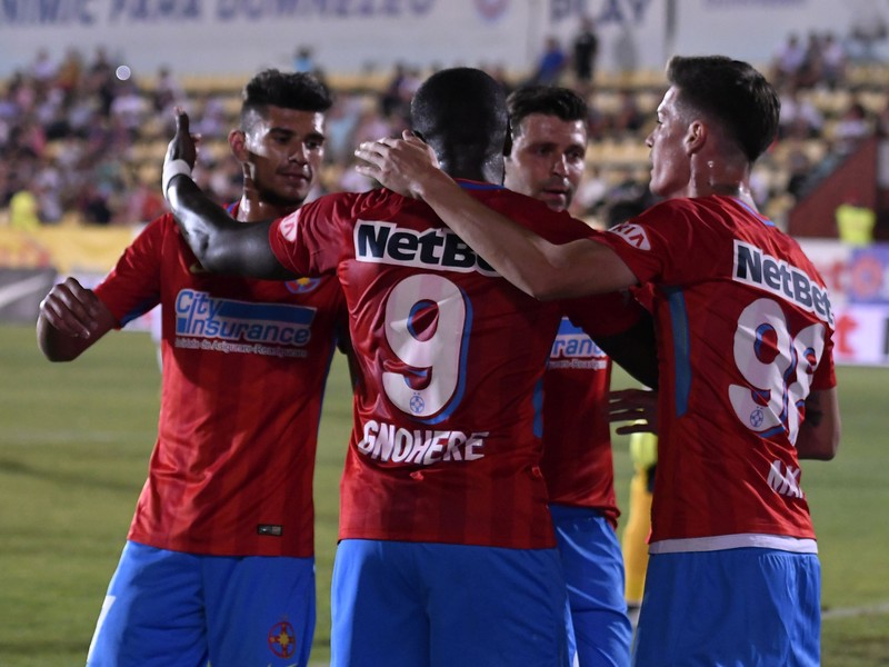 Bucurie stelista cu Florinel Coman,Raul Rusescu si Dennis Man in meciul de fotbal duntre FCSB si FC Botosani, din cadrul Ligii 1 Betano, desfasurat pe Stadionul Anghel Iordanescu din Voluntari, duminica 2 septembrie 2018. © FOTO Razvan Pasarica/SPORT PICTURES