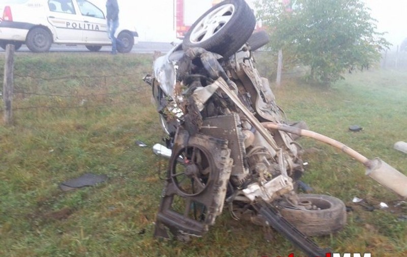 Patru tineri răniți, după ce s-au răsturnat cu mașina, în Maramureș. Erau beți
