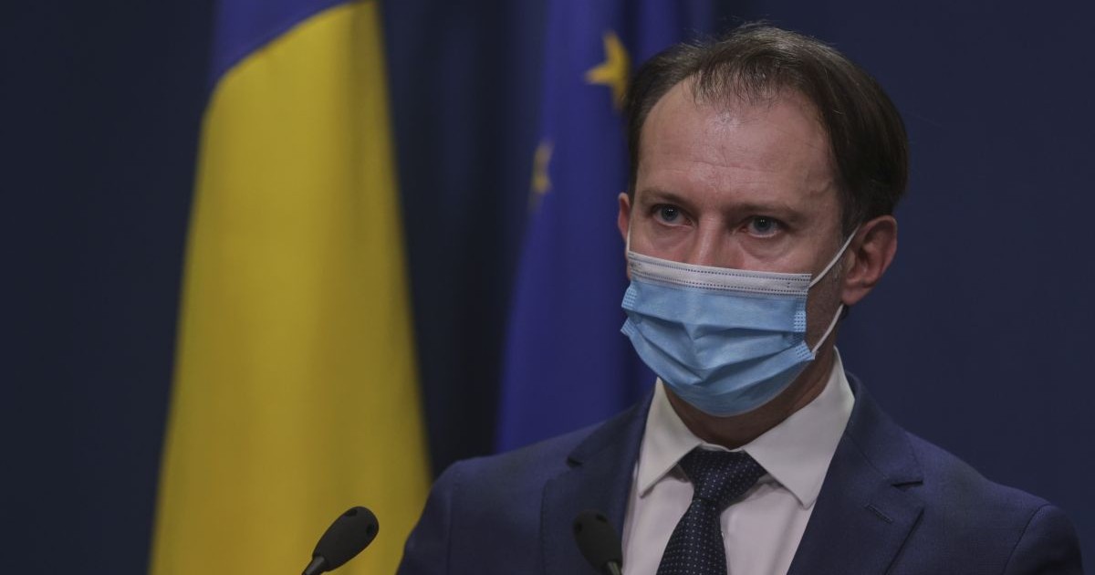 Guvernul amână cu două luni executarea silită a firmelor. Miză de 16 miliarde de lei. Florin Cîțu, ministrul Finanțelor, cu steagurile României și UE în spatele său