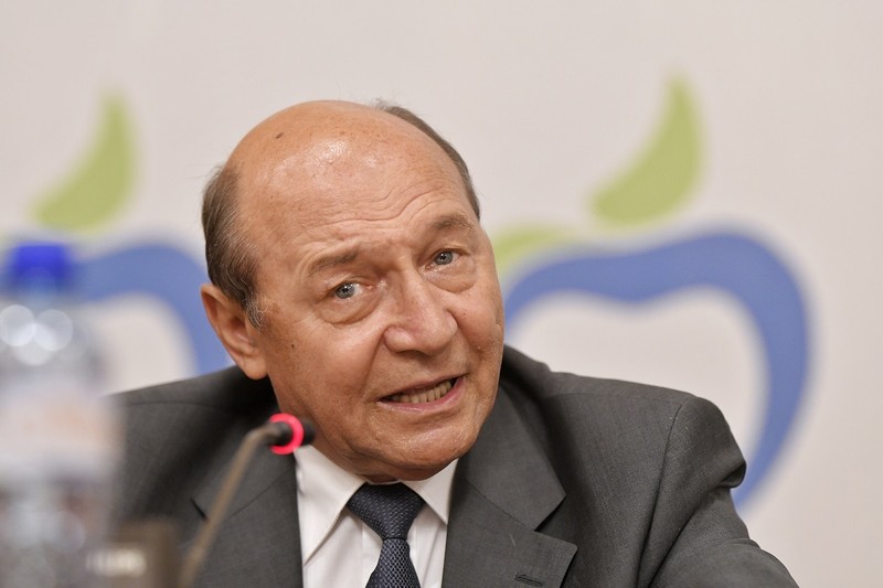 Traian Băsescu așteaptă numărarea tuturor voturilor pentru a vedea dacă PMP reușește să treacă pragul de 5%