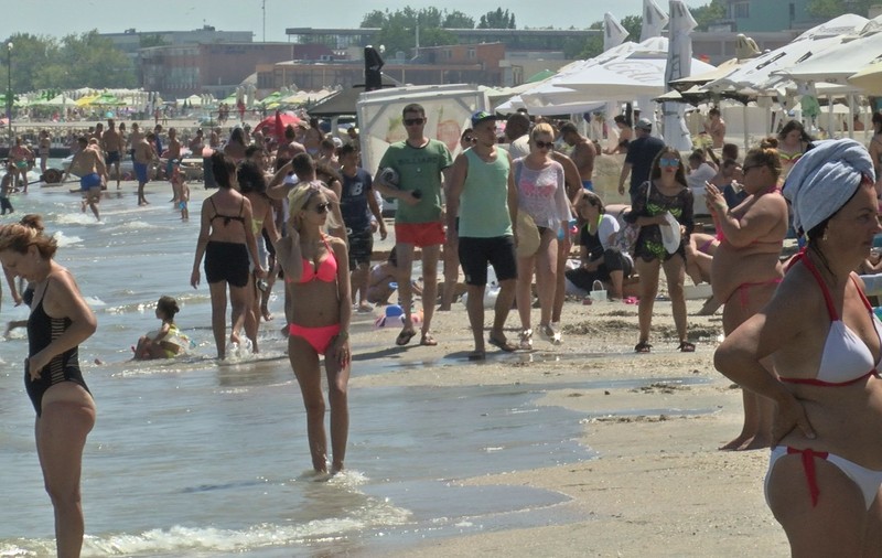 VIDEO/ Ce aşteptări au românii când vin la Mamaia şi ce primesc, de fapt