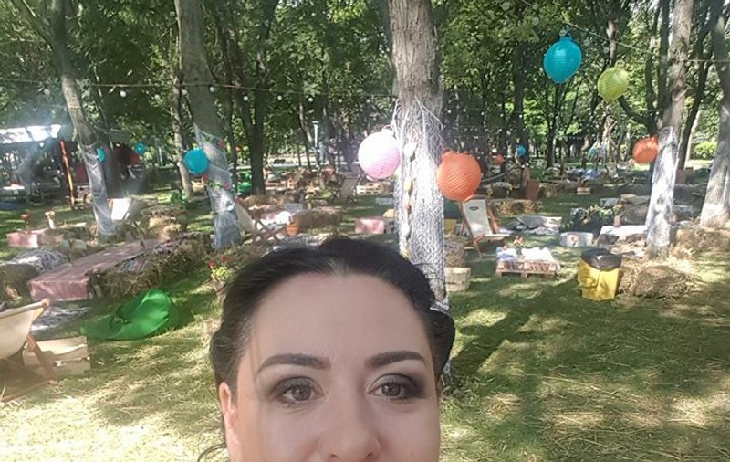 Oana Roman, picnic la iarbă verde. Fanii au rămas mască. E prima oară  când poartă bustieră după ce a slăbit