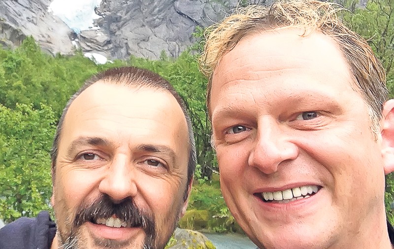 Ea e FEMEIA care va naște copilul lui Leonard Miron, homosexual declarat