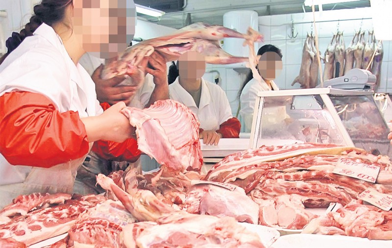 Cine vindea carnea stricată?! Autorităţile refuză să ne spună în ce magazine s-au comercializat produsele