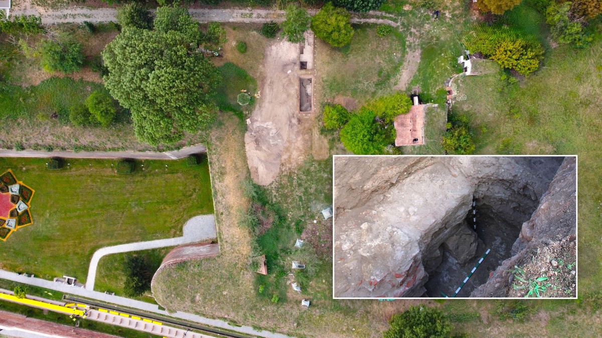 Colaj cetate Alba Carolina ziduri si poarta