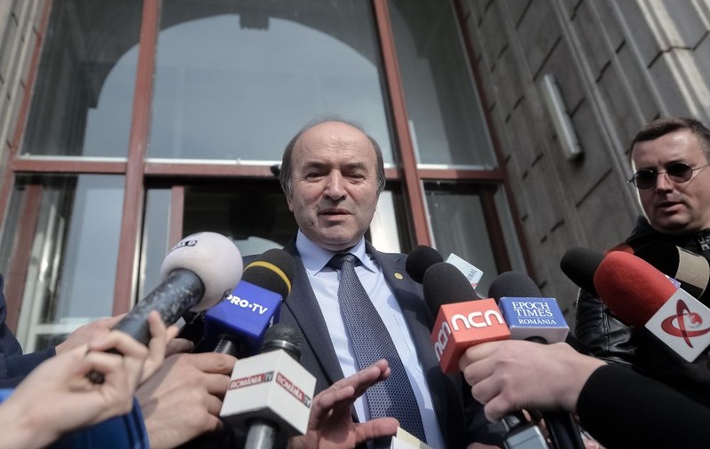 Ziarul de Iași: Tudorel Toader a câștigat anul trecut cât premierul britanic Theresa May!