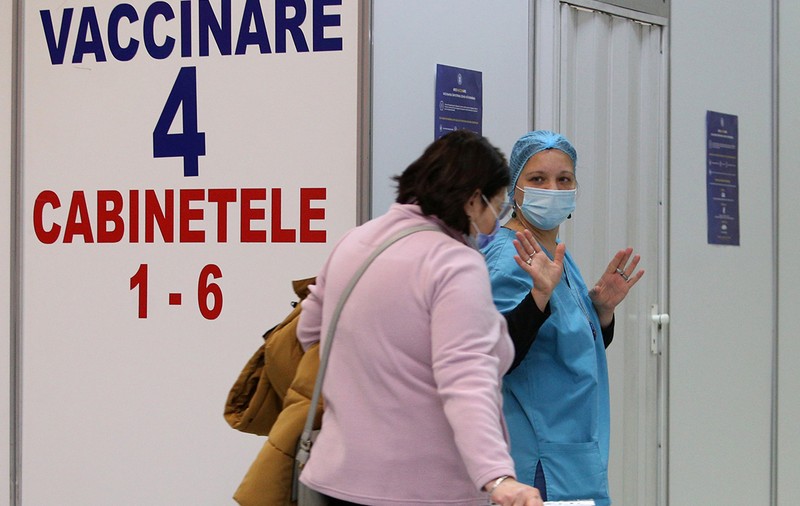 Ministrul educaţiei: 113.000 de angajaţi din sistemul de învăţământ sunt programaţi în platforma de vaccinare