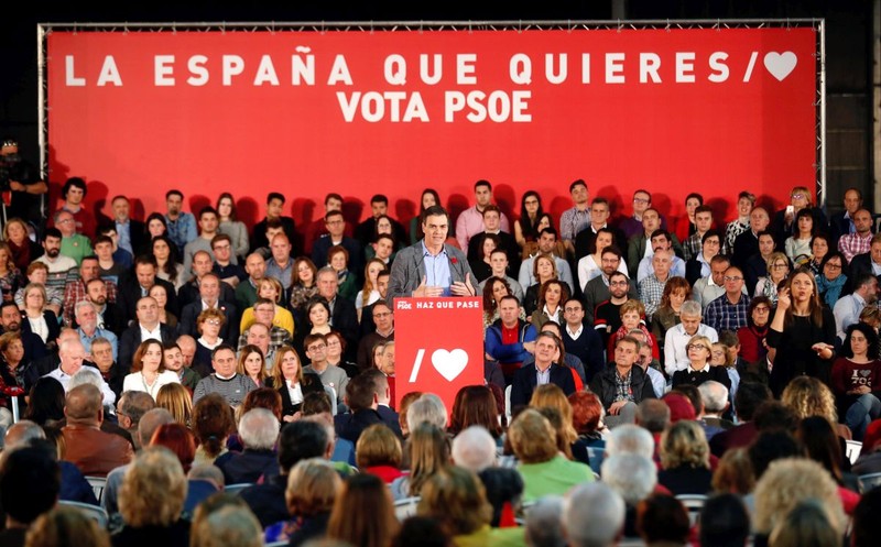 Premierul spaniol Pedro Sanchez în timpul unui miting al POSE