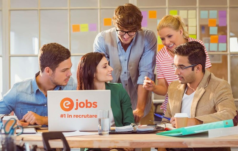 Studiu eJobs: Tinerii se angajează mai repede și au așteptări salariale realiste (PUBLICITATE)