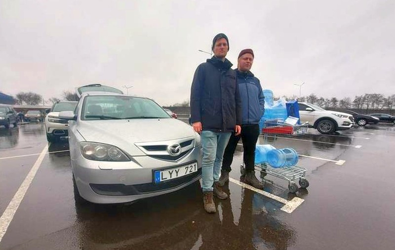Doi jurnaliști danezi au fost răniți în Ucraina, după ce s-a tras asupra mașinii lor