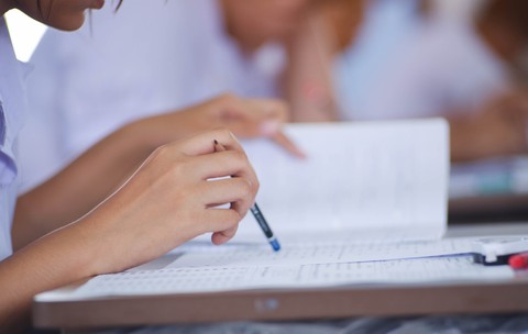 Cum se rezolvă subiectele la Evaluarea Națională 2026, clasa a IV-a, proba la Matematică și Științe ale naturii. Ce răspunsuri a dat AI-ul