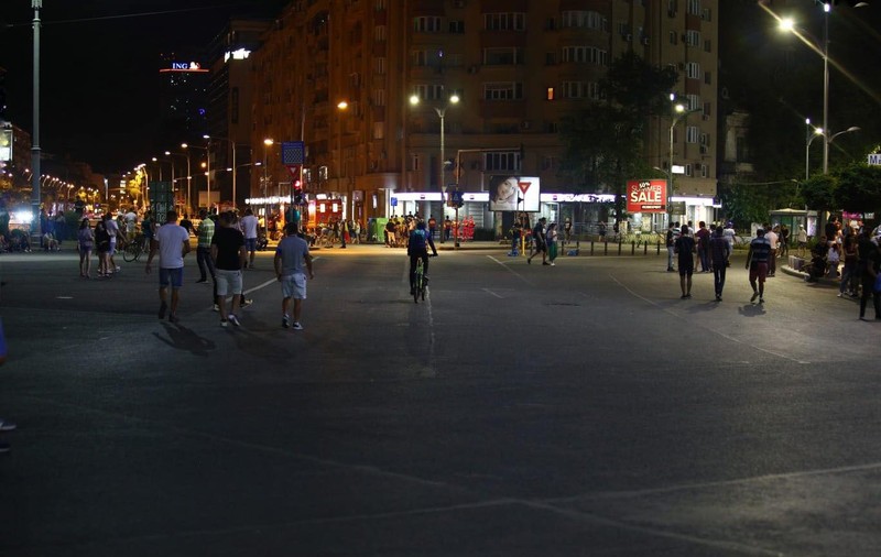 Obiceiuri care #rezistă! Ce a rămas în Piața Victoriei după ce au plecat cei peste 50.000 de protestatari