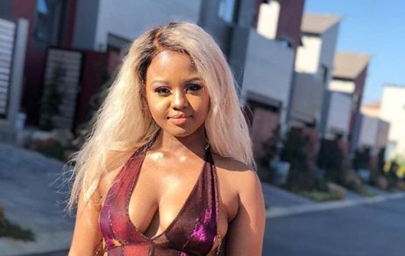 O cântăreață sud-africană, bătută de iubit în timpul unei transmisiuni în direct pe Instagram | VIDEO