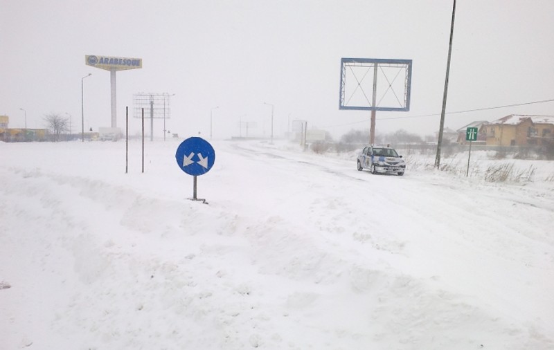 Un șofer este blocat pe autostrada A2 de două zile. E bolnav și a rămas fără provizii la nici doi kilometri de Fetești