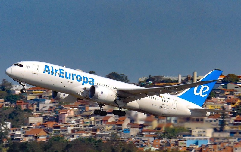 Compania spaniolă Air Europa, achiziționată de proprietarul British Airways. Cât plătește Grupul AIG, ca să devină lider pe piaţa Atlanticului de Sud