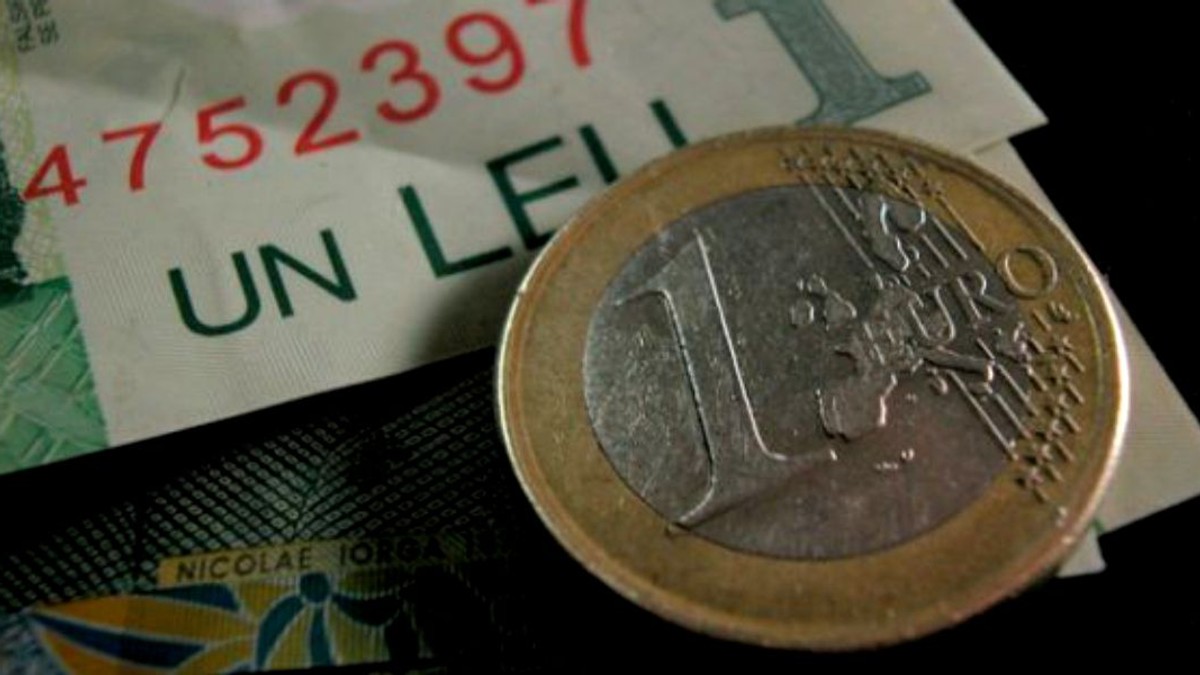 Euro a scăzut la 4,64 lei, avem cel mai puternic leu din ultimele două luni și jumătate. Monedă de un euro și o bancnotă de un leu