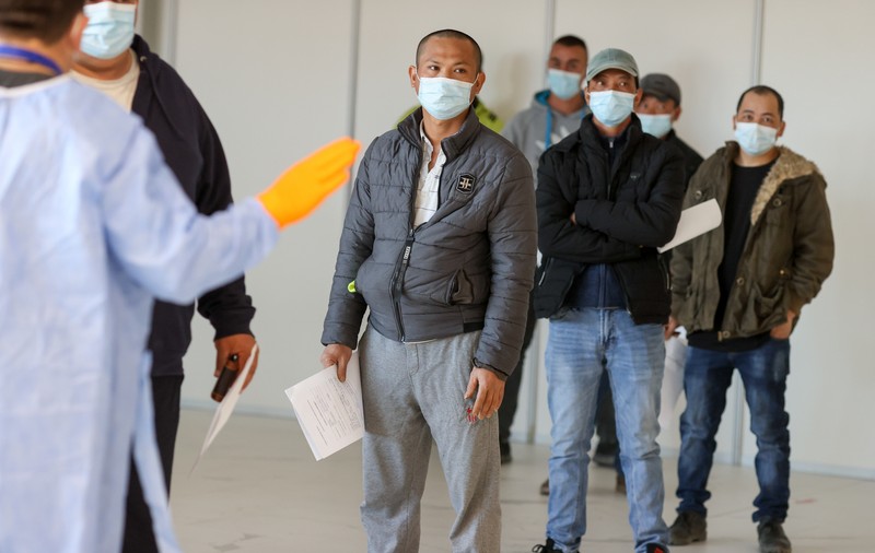 REPORTAJ. Străinii care s-au vaccinat la maratonul timișorean: „Probabil că-n 2022 ne-ar fi venit rândul, dacă rămâneam în Franța”