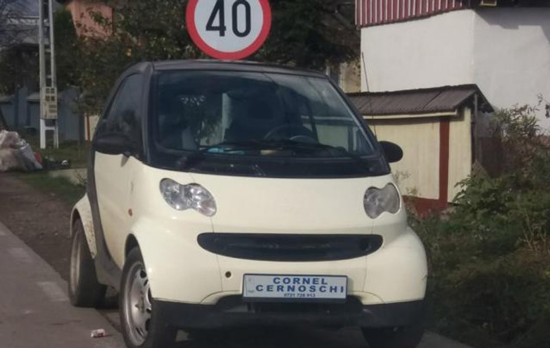 Un sucevean, care contestă orânduirea din România, a fost reţinut după ce a fost prins la volan fără permis