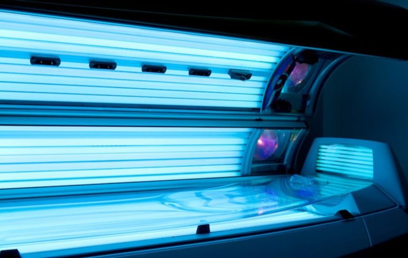 Cât de periculos este solarul. Vedete de la noi, dependente de bronzul artificial