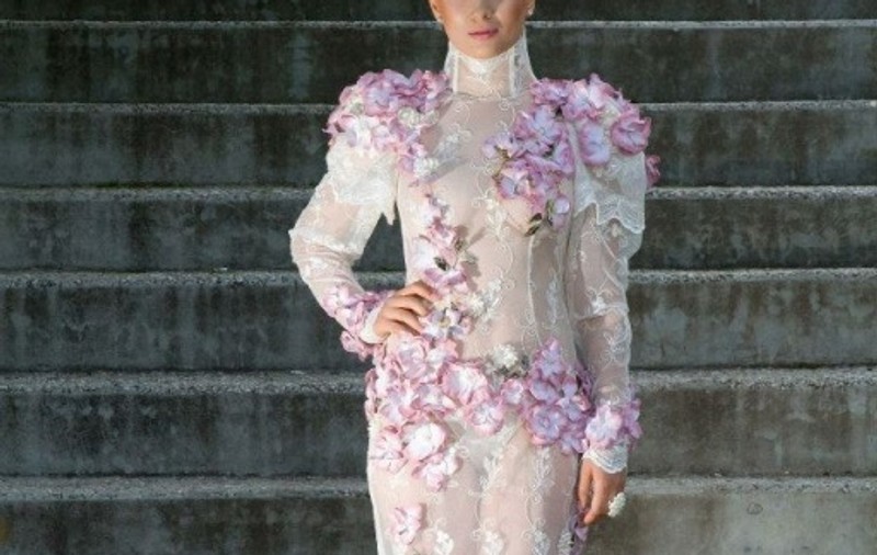 Adora va lansa o piesă nouă în rochie de mireasă!