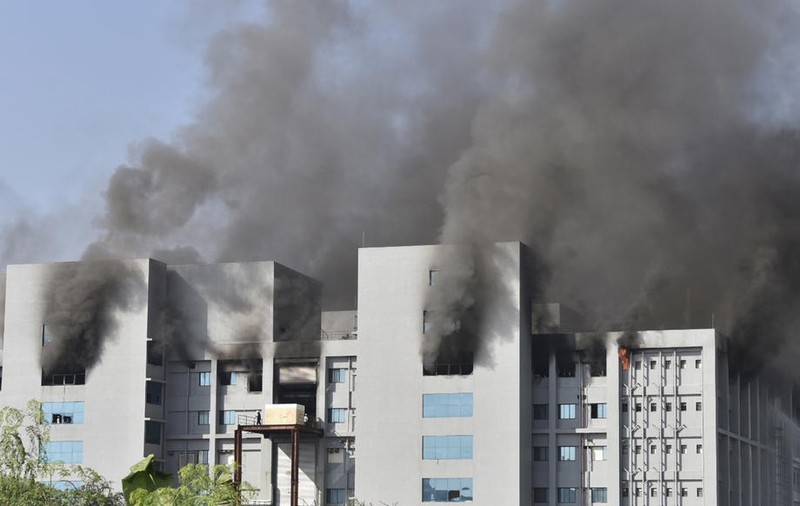 VIDEO | Incendiu la cea mai mare fabrică de vaccinuri din lume. Cinci oameni şi-au pierdut viaţa