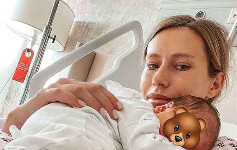 Gabriela Prisăcariu a stârnit mari controverse, după ce a spus cum își liniștește copilul când plânge. Reacția soției lui Dani Oțil: „Toate perfectele”